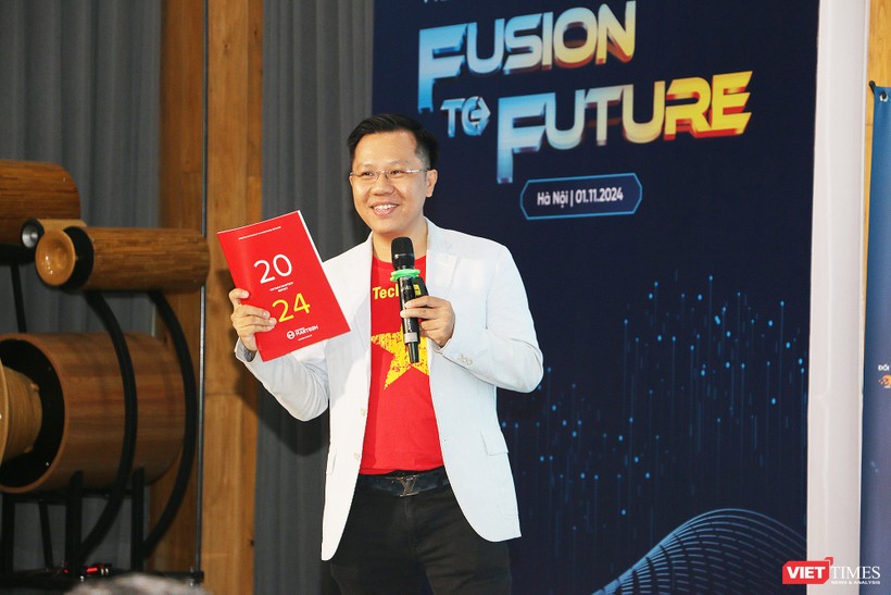 Ông Đinh Lê Đạt giới thiệu báo cáo Vietnam Martech Report 2024